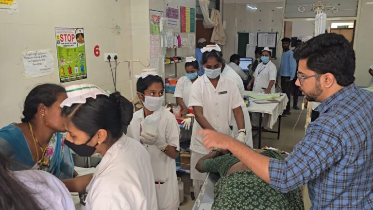 హాస్పిటల్ లో బాధితులు